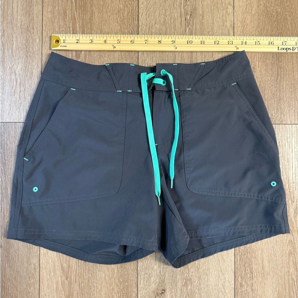 L.L. Bean Gray and Green Cargo Shorts Modern Fit - Picture 3 of 6